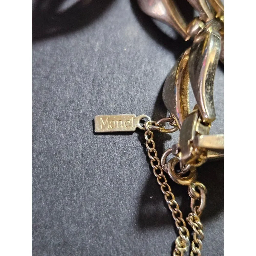 Vintage Monet gold tone bracelet 6.75